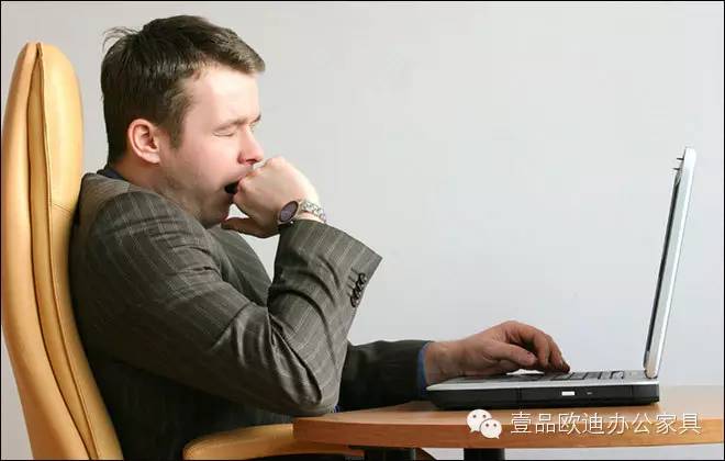 午睡神器讓你在辦公室里也能舒服地午覺？