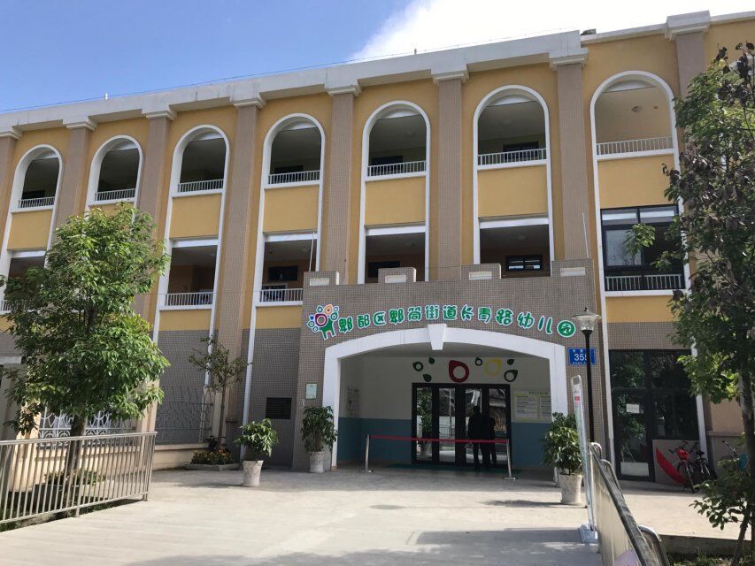 成都辦公家具給你不一樣的童年學習環(huán)境