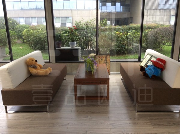 走互聯(lián)網+的轉型道路，但展廳依舊不可替代